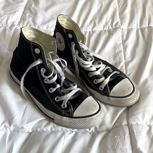 COPY - Classic black and white converse